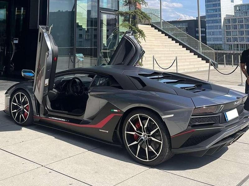 Silber Gebraucht 2018 Lamborghini Aventador Coupé | 369.000 € - Bild 1/2