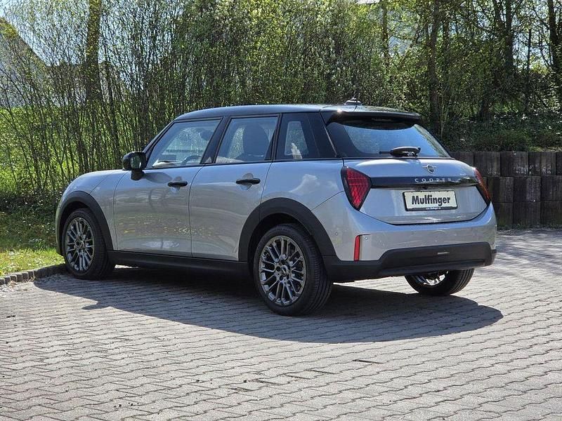Używany Mini Cooper Classic 156 KM (114 kW) 2024 Srebrny Hatchback