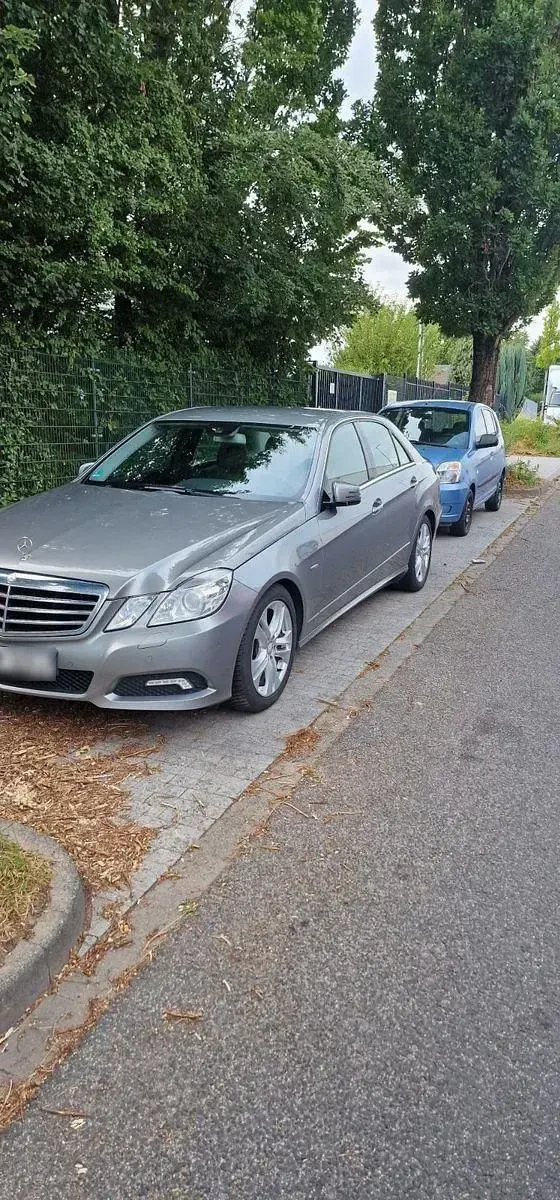 Gebraucht Mercedes E250 Avantgarde 204 PS (150 kW) 2009 Grau Limousine