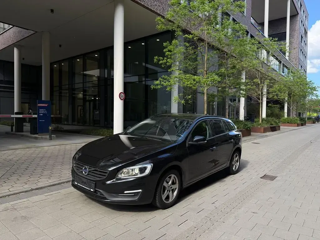 Gebraucht Volvo V60 Business Edition 150 PS (110 kW) 2016 Schwarz Kombi