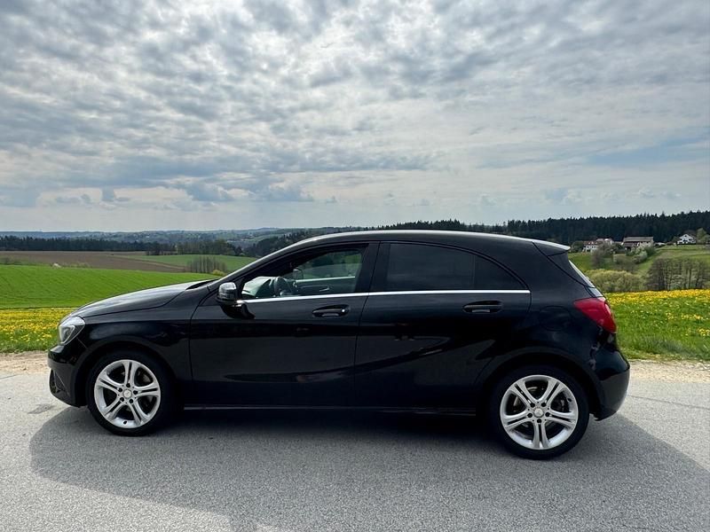 Gebraucht Mercedes A200 136 PS (100 kW) 2013 Schwarz Kleinwagen