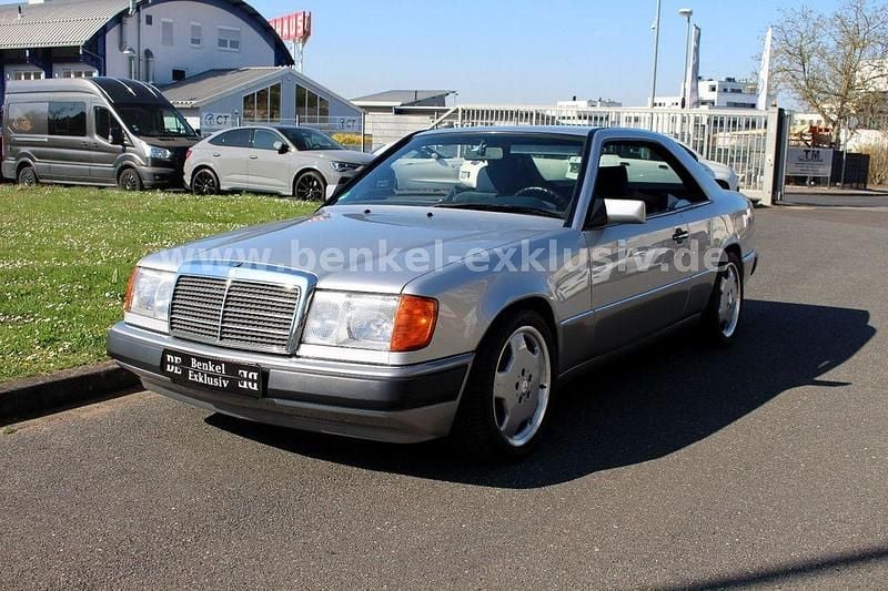 Second-hand Mercedes 220 150 CP (110 kW) 1993 Argintiu