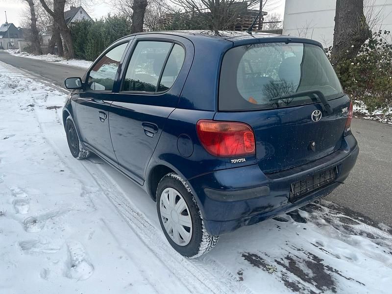 Gebraucht Toyota Yaris 65 PS (47 kW) 2003 Blau Kleinwagen