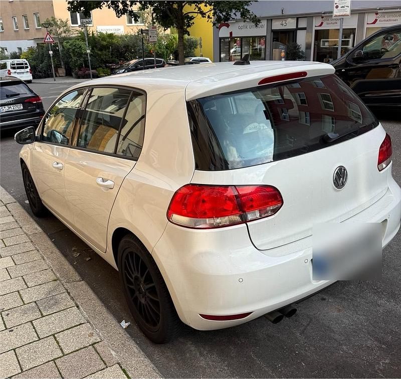 Gebraucht VW Golf VI 122 PS (89 kW) 2012 Weiß Kleinwagen