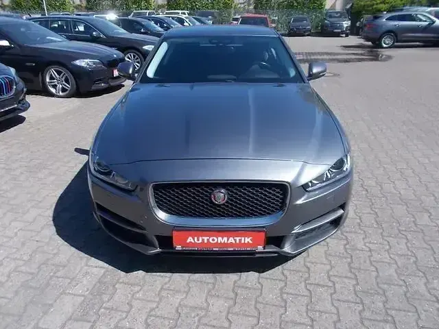 Gebraucht Jaguar XE Prestige 179 PS (131 kW) 2017 Grau Limousine