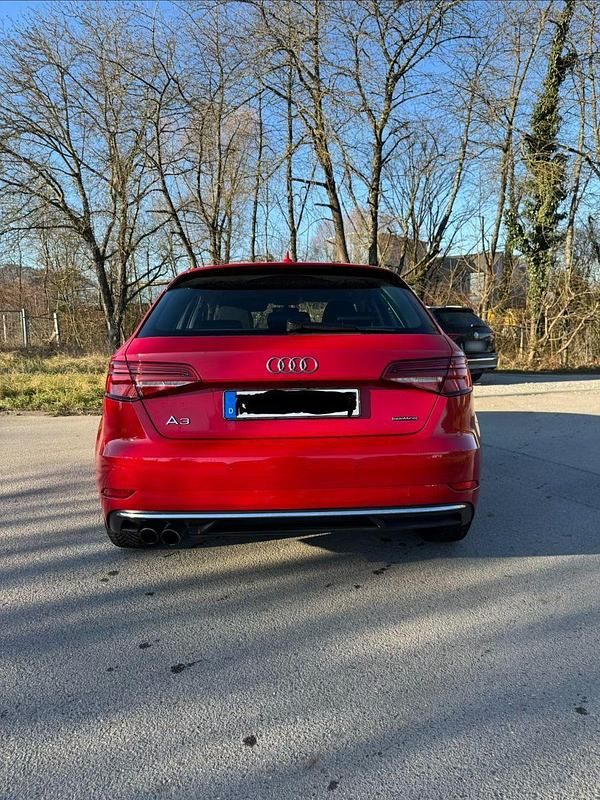 Gebraucht Audi A3 Ambiente 190 PS (139 kW) 2018 Rot Limousine