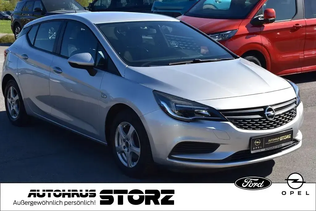 Gebraucht Opel Astra Selection 105 PS (77 kW) 2016 Silber Limousine