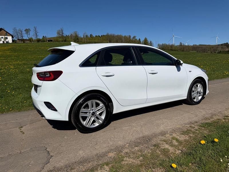 Gebraucht Kia Ceed Vision 140 PS (102 kW) 2021 Weiß Kleinwagen
