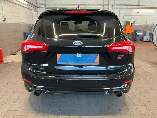 Używany Ford Focus ST 280 KM (205 kW) 2022 Czarny Sedan/Limuzyna