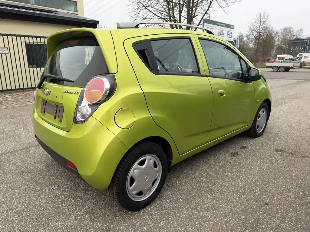 Używany Chevrolet Spark LS 82 KM (60 kW) 2011 Zielony Hatchback