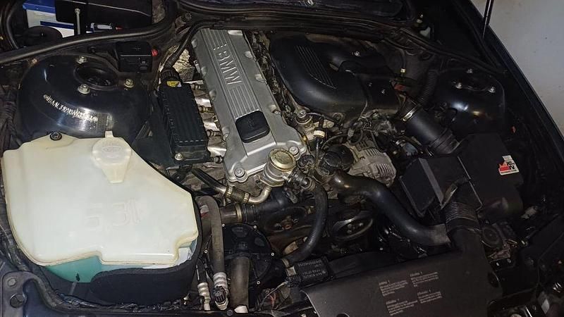 Schwarz Gebraucht 2000 BMW 318 Limousine | 1.250 € (Superpreis) - Bild 1/4