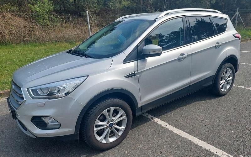 Gebraucht Ford Kuga Titanium 150 PS (110 kW) 2018 Silber SUV