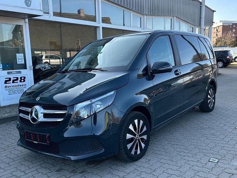 Gebraucht Mercedes V220 163 PS (119 kW) 2021 Grün Van / Kleinbus