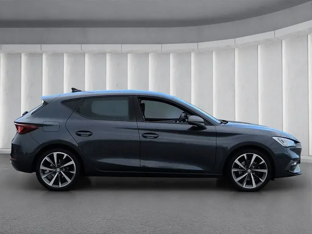 Używany Seat Leon Beats 150 KM (110 kW) 2022 Szary Sedan/Limuzyna