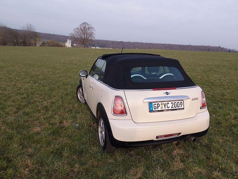 Gebraucht Mini Cooper Cabriolet 122 PS (89 kW) 2011 Weiß Cabrio