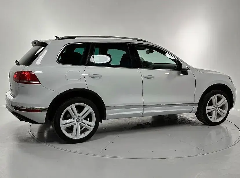 Gebraucht VW Touareg 262 PS (192 kW) 2015 Weiß SUV