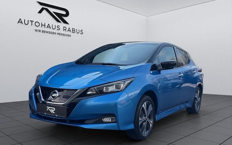 Gebraucht Nissan Leaf Tekna 160 kW (218 PS) 2021 Blue metallic/dach black metallic (metallic) Kleinwagen