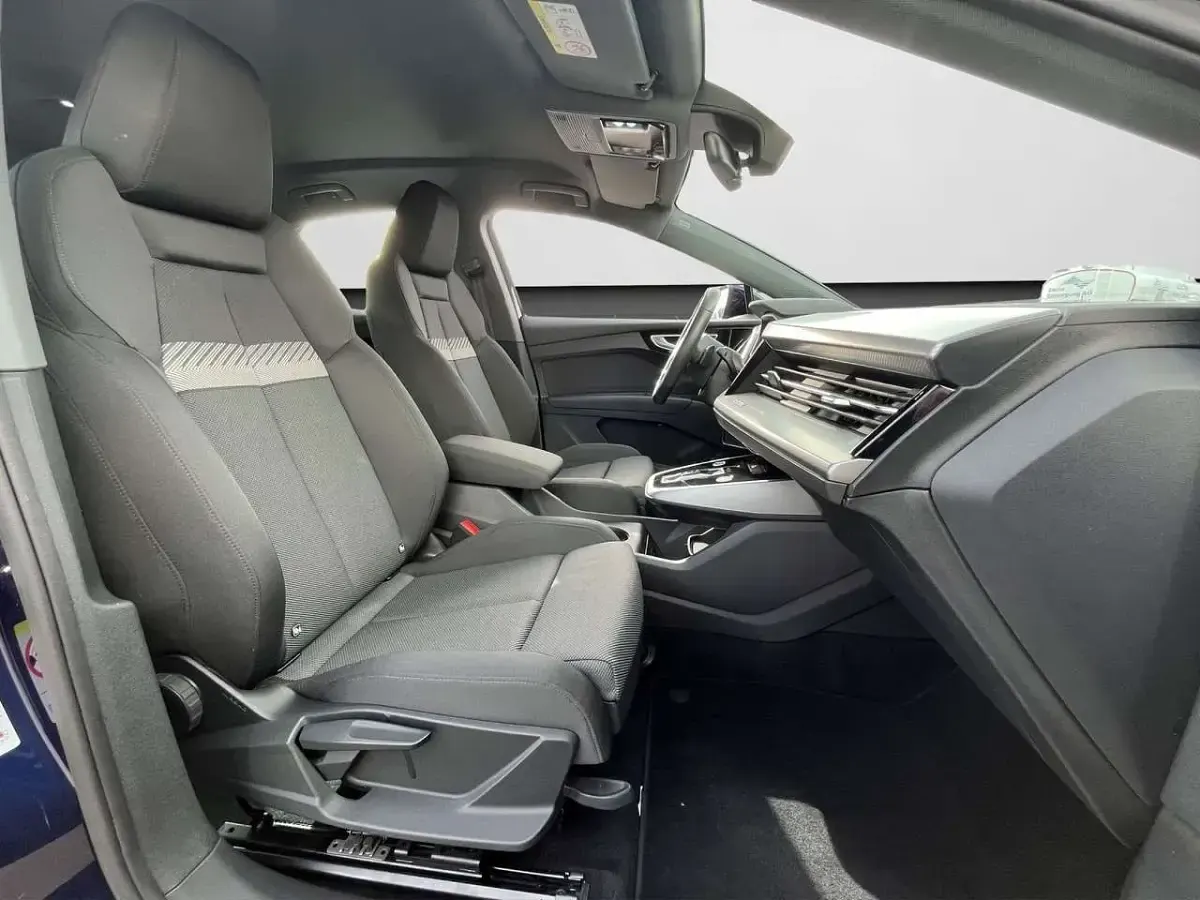 Używany Audi Q4 e-tron 210 kW (286 KM) 2024 Niebieski SUV