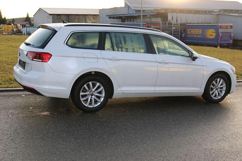Gebraucht VW Passat Business 150 PS (110 kW) 2022 Weiß Kombi