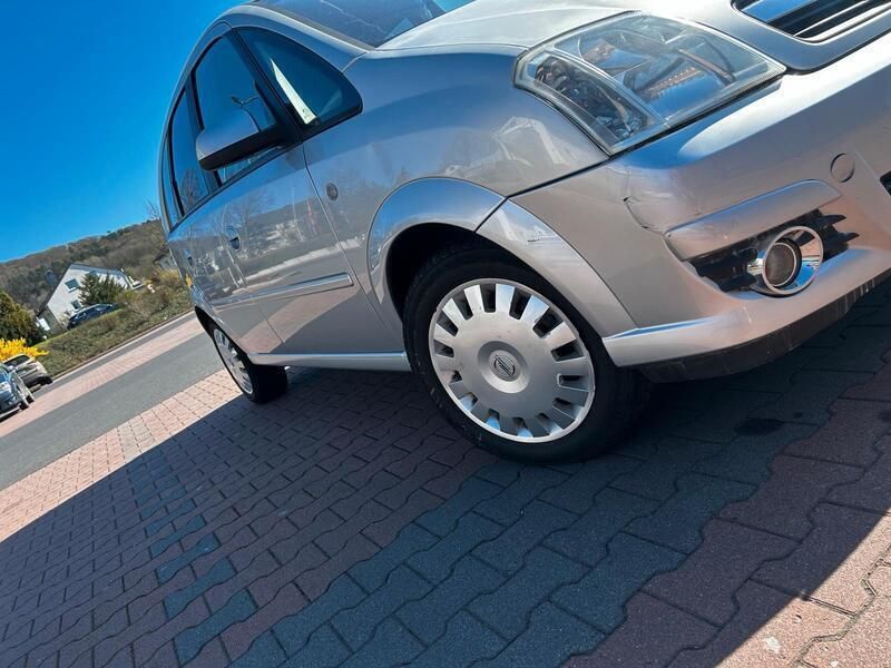 Grau Gebraucht 2006 Opel Meriva Van / Kleinbus | 4.500 € (Etwas zu teuer) - Bild 1/4