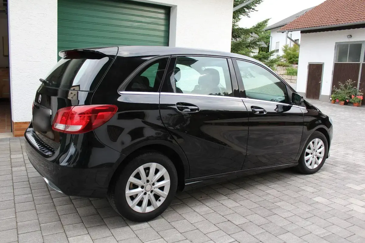 Gebraucht Mercedes B180 Style 122 PS (89 kW) 2017 Schwarz Kleinwagen