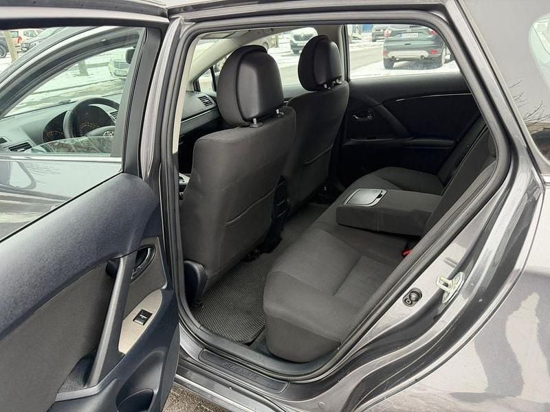 Gebraucht Toyota Avensis Sol 147 PS (108 kW) 2010 Grau Kombi