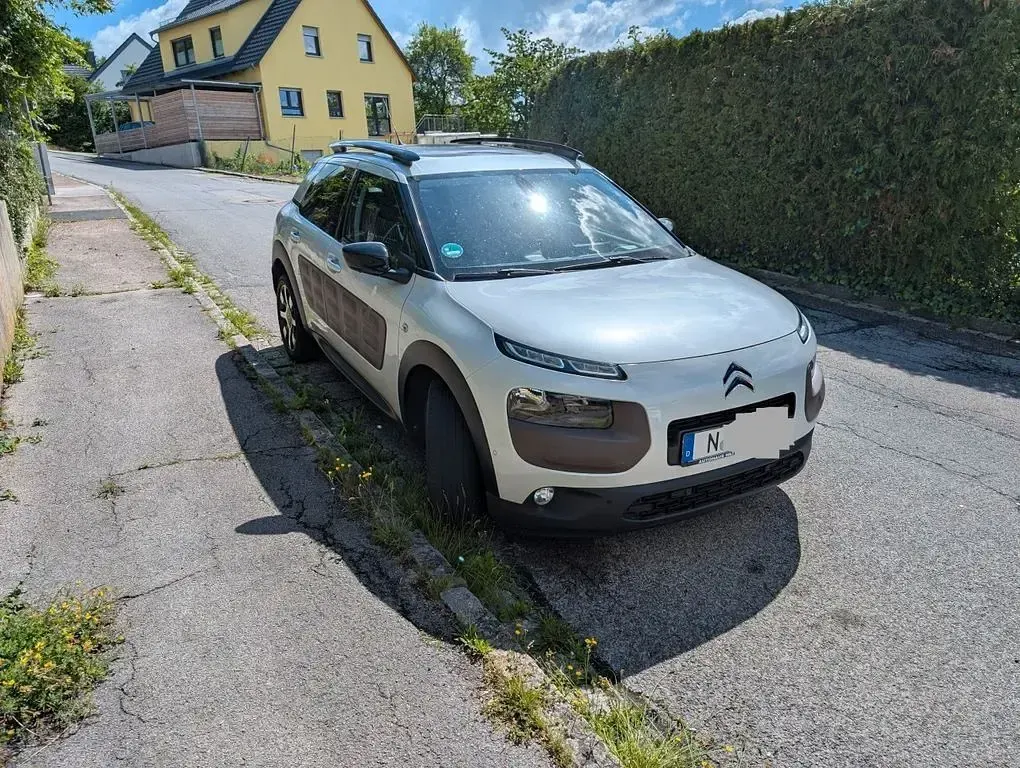 Gebraucht Citroën C4 Cactus Shine Edition 99 PS (72 kW) 2014 Weiß Kleinwagen