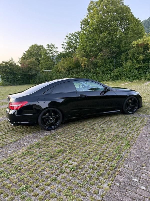 Gebraucht Mercedes E500 388 PS (285 kW) 2009 Schwarz Coupé