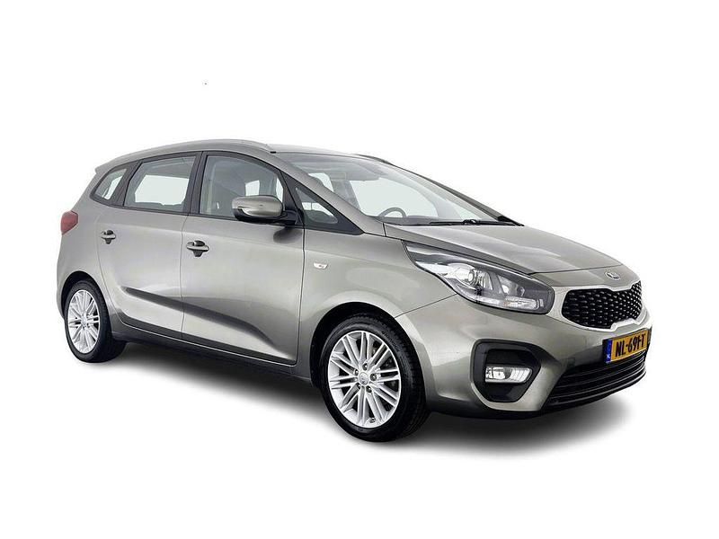 Grau Gebraucht 2017 Kia Carens First Edition Van / Kleinbus | 7.145 € (Fairer Preis) - Bild 1/4