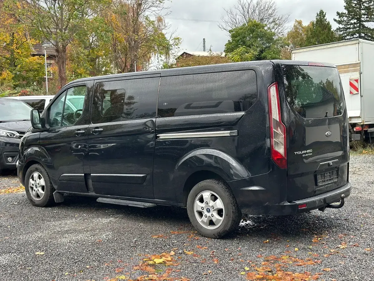 Gebraucht Ford Tourneo Custom Titanium 131 PS (96 kW) 2018 Schwarz Van