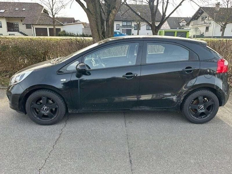 Gebraucht Kia Rio Attract 75 PS (55 kW) 2013 Other Kleinwagen