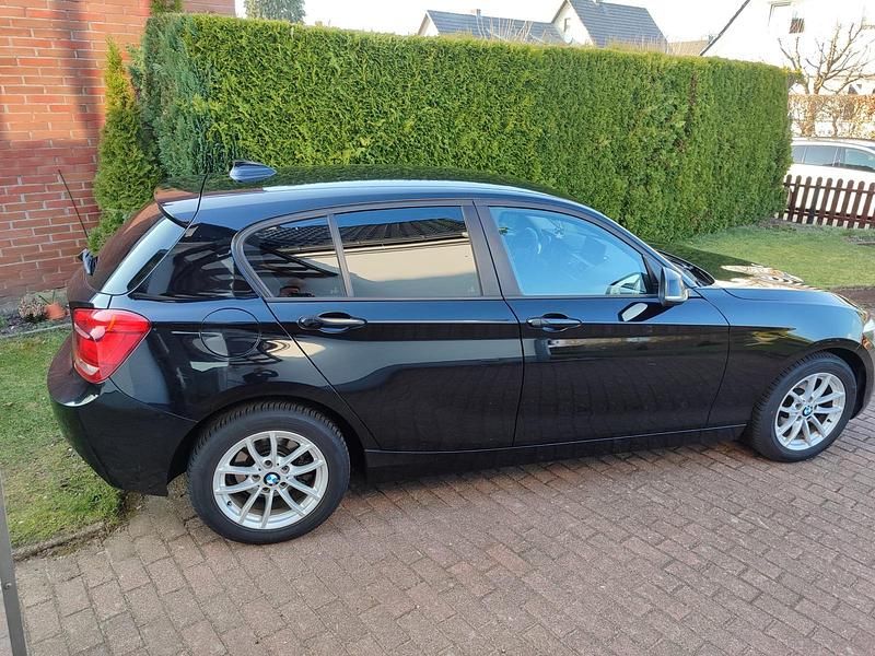 Gebraucht BMW 114 102 PS (75 kW) 2013 Schwarz Kleinwagen