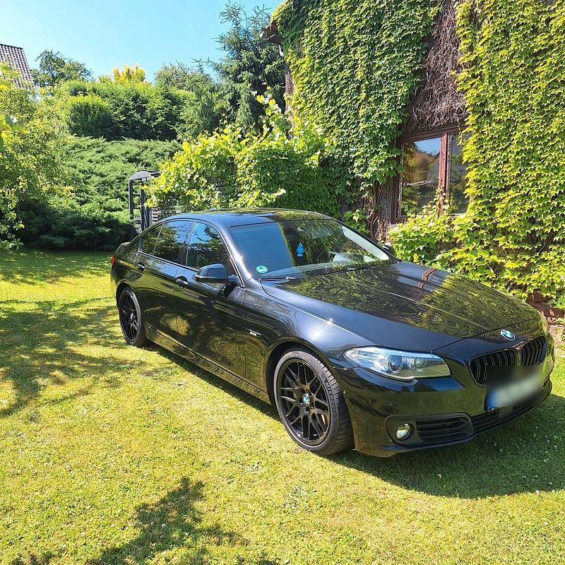Schwarz Gebraucht 2016 BMW 530 Luxury Line Limousine | 20.500 € (Superpreis) - Bild 1/4