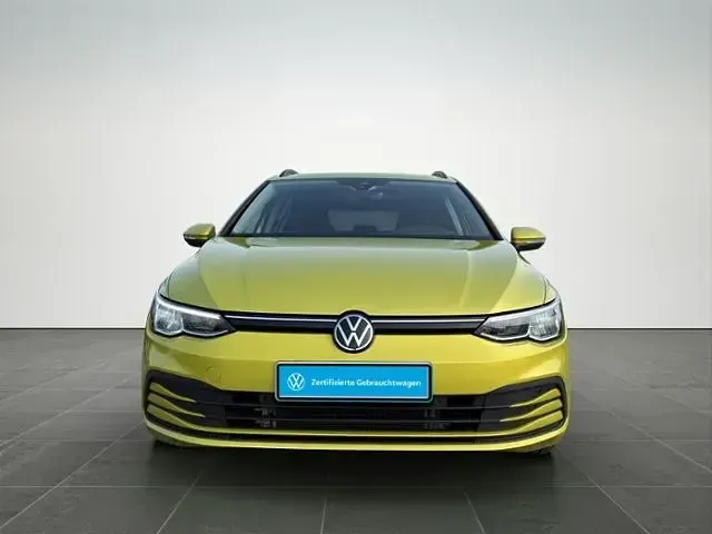 Gebraucht VW Golf VIII Life 116 PS (85 kW) 2023 Gelb Kombi