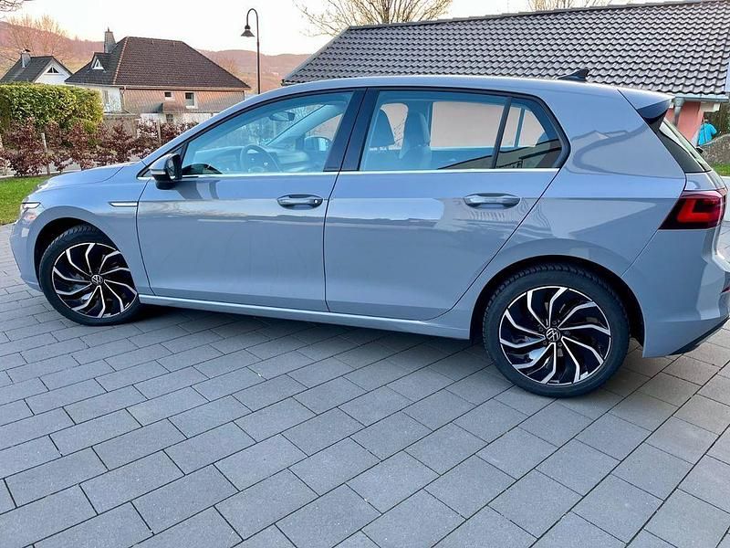 Gebraucht VW Golf VII Style 150 PS (110 kW) 2020 Grau Limousine