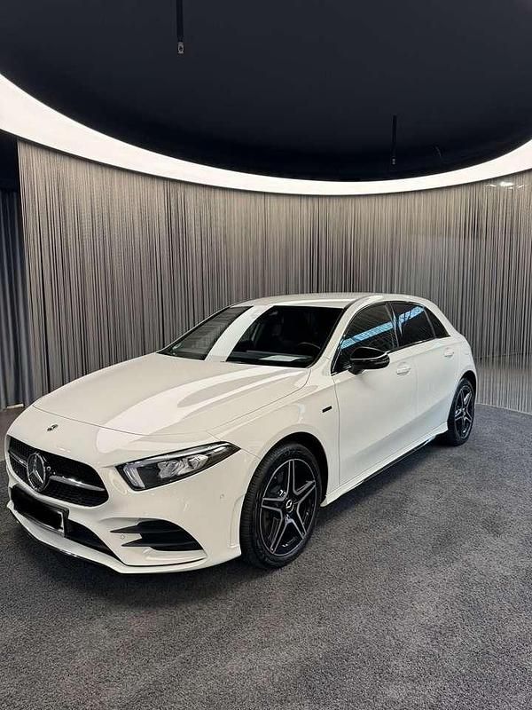 Weiß Gebraucht 2021 Mercedes A250 AMG Kleinwagen | 28.550 € (Fairer Preis) - Bild 1/4