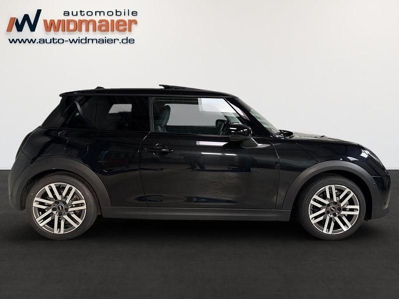 Używany Mini Cooper Classic 156 KM (114 kW) 2024 Czarny Hatchback