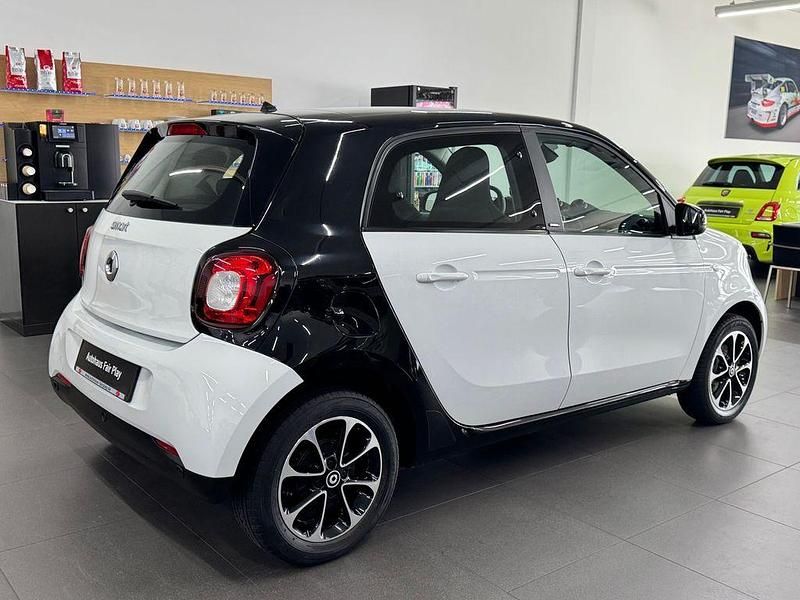 Gebraucht Smart ForFour Passion 71 PS (52 kW) 2016 Weiß Kleinwagen