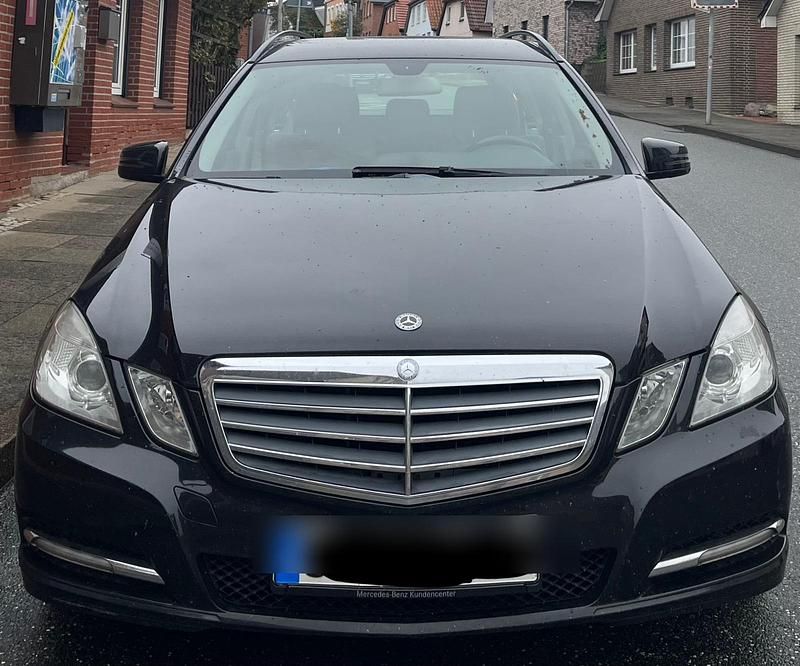 Schwarz Gebraucht 2011 Mercedes E220 Kombi | 5.200 € (Superpreis) - Bild 1/4