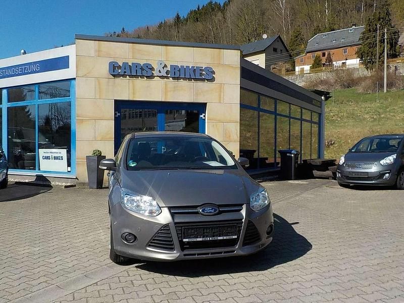 Gebraucht Ford Focus Trend 125 PS (91 kW) 2013 Brisbane braun (met.) Kleinwagen