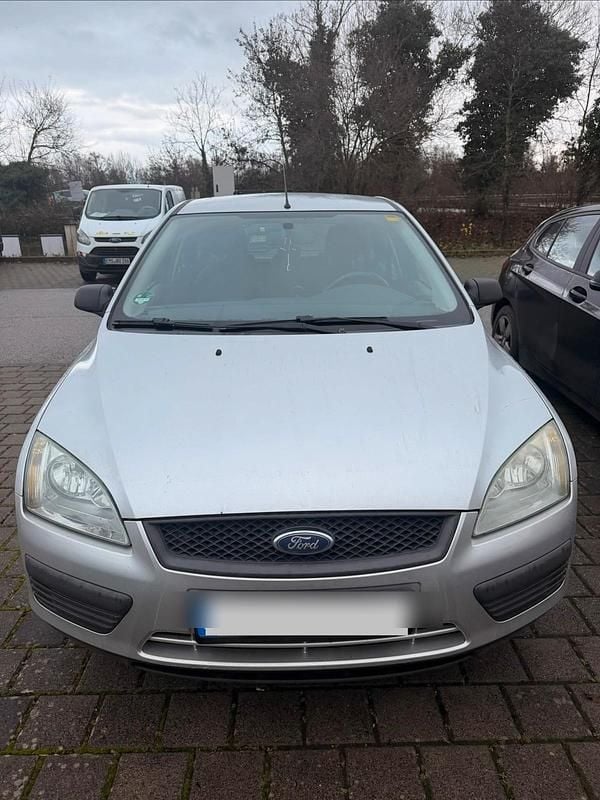 Silber Gebraucht 2006 Ford Focus Kleinwagen | 400 € (Superpreis) - Bild 1/4