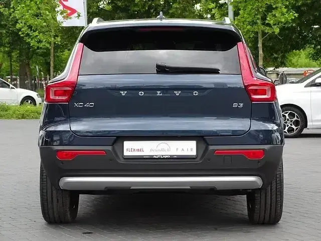 Neu Volvo XC40 Core 163 PS (119 kW) 2026 Denimblaumet. SUV