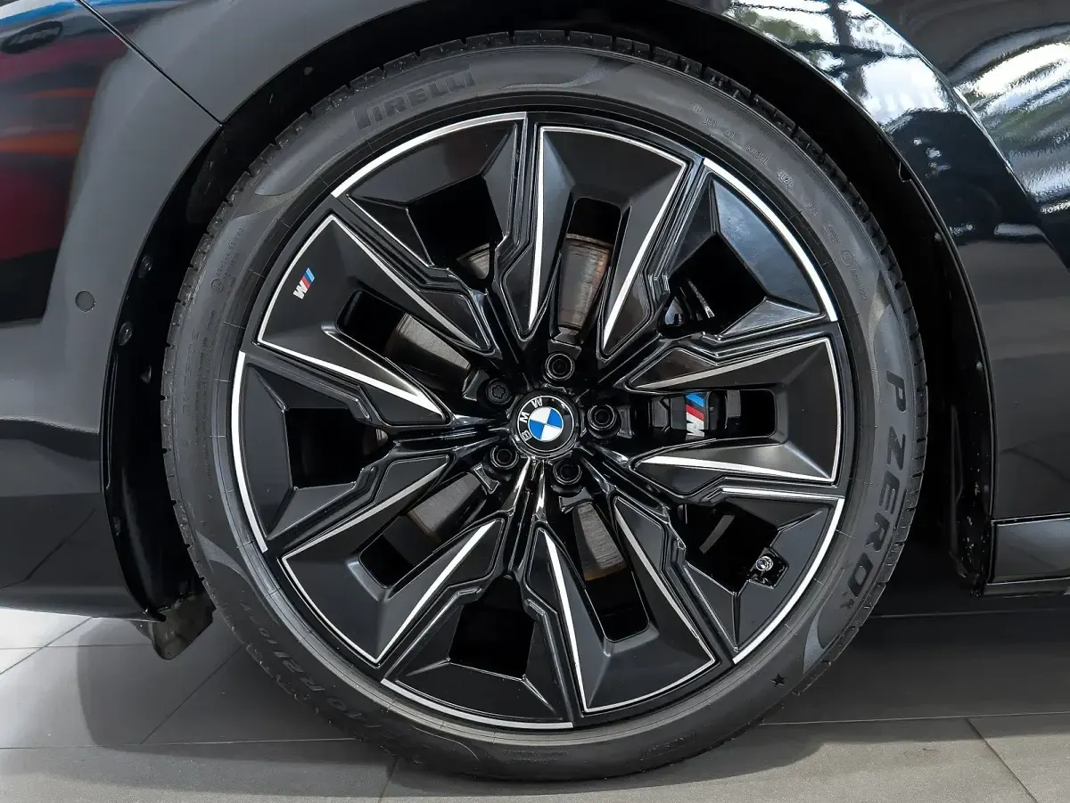 Gebraucht BMW 740 M Sport 286 PS (210 kW) 2025 Schwarz Limousine