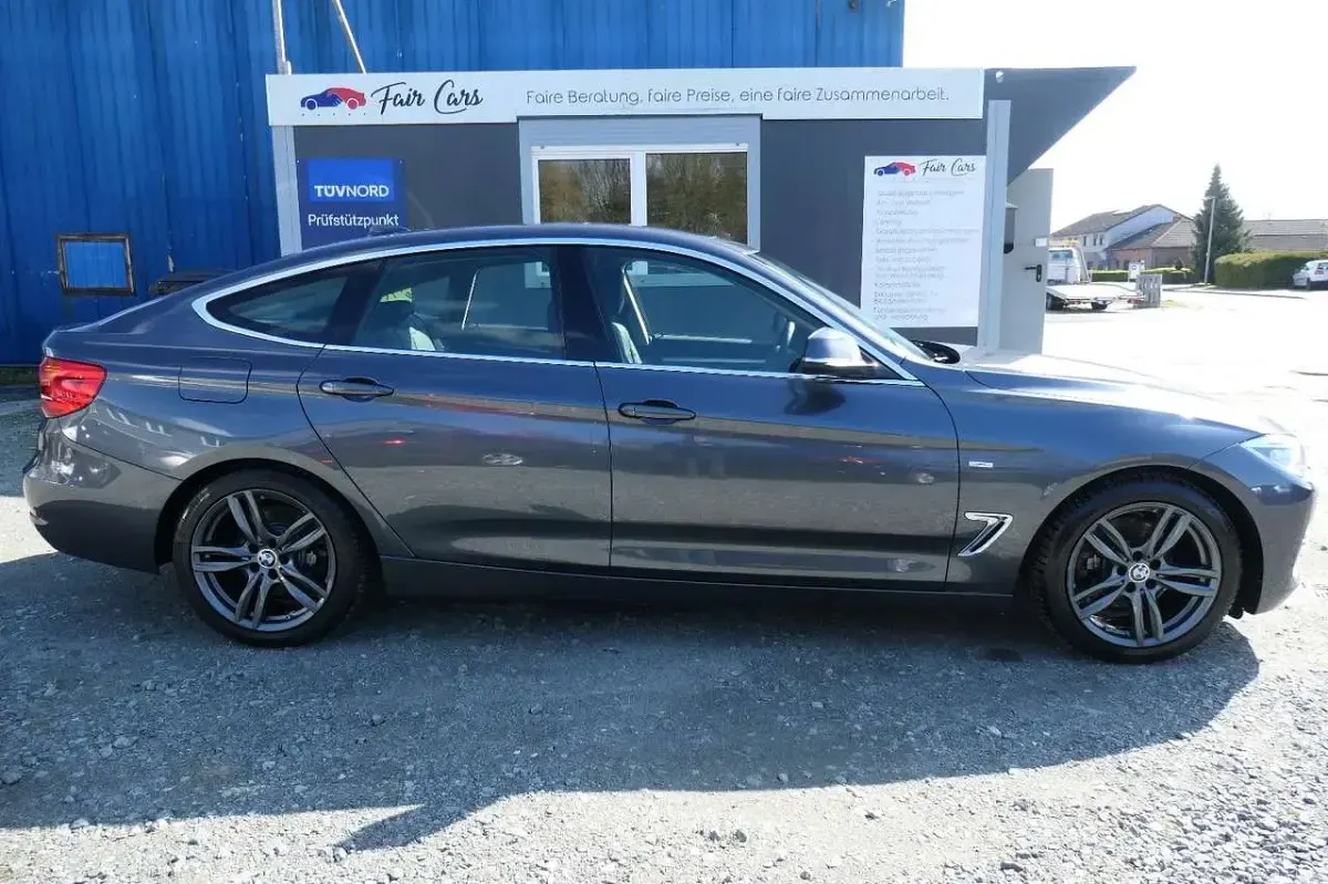 Gebraucht BMW 330 258 PS (189 kW) 2014 Grau Limousine