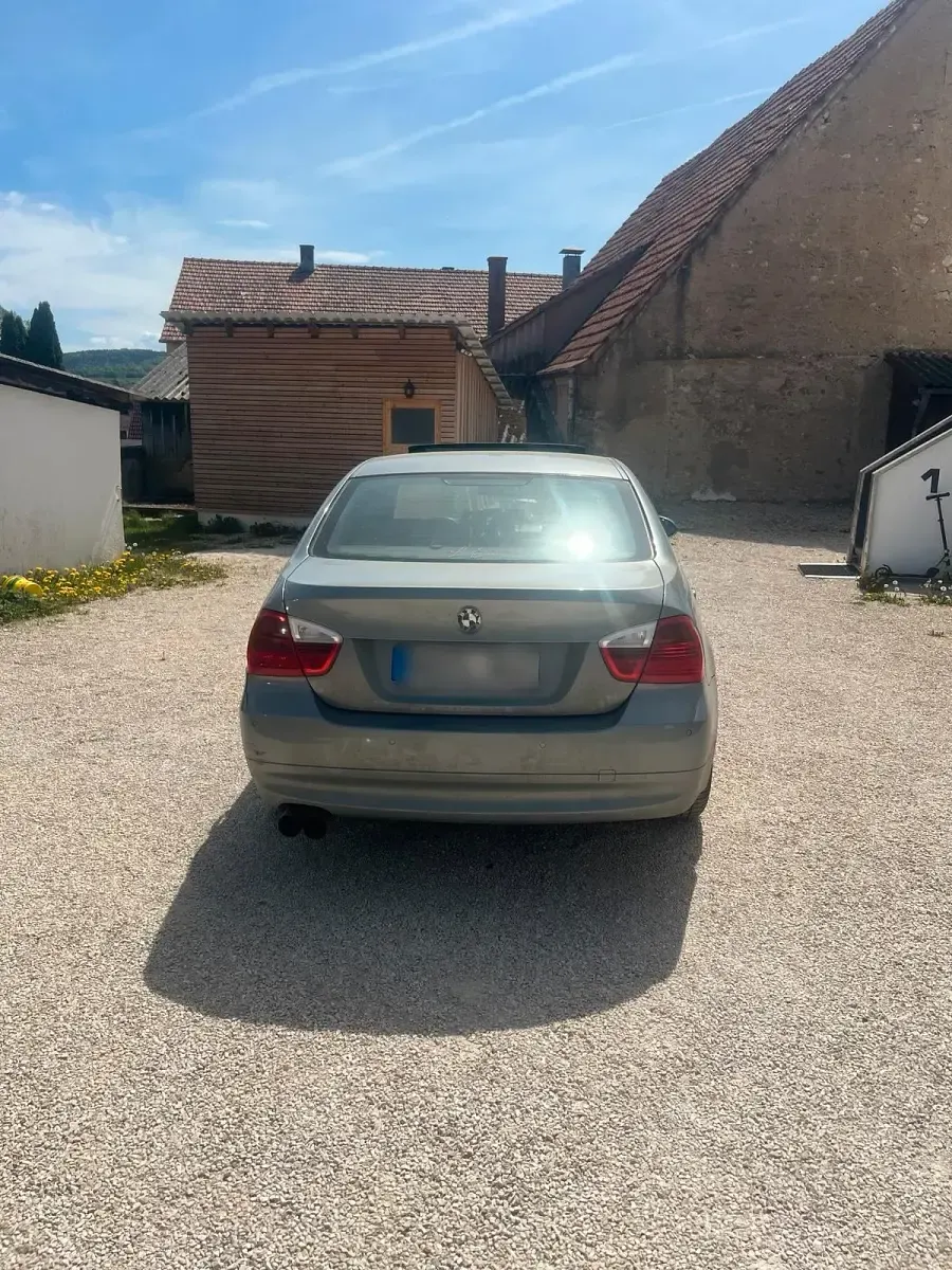 Usata BMW 320 Basis 150 CV (110 kW) 2005 Blu Berlina