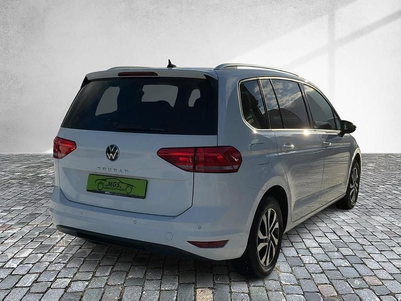 Gebraucht VW Touran Active 150 PS (110 kW) 2022 Weiss Van / Kleinbus