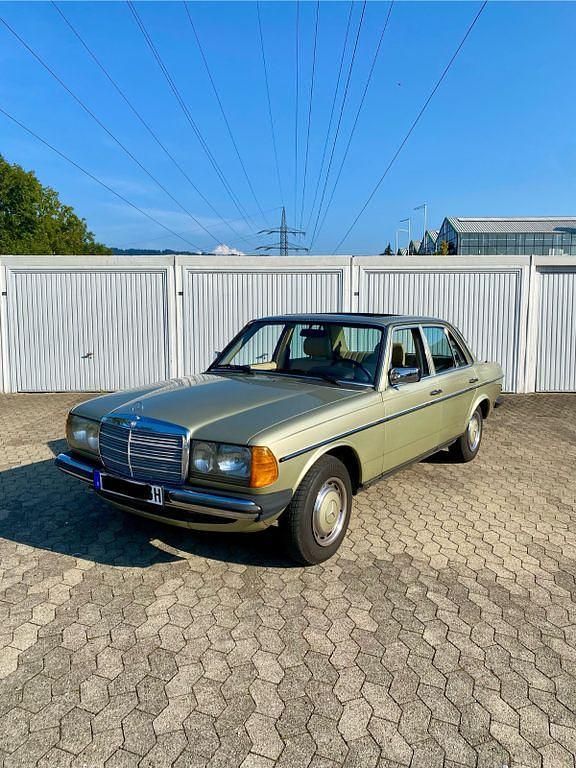 Grün Gebraucht 1982 Mercedes 200 Limousine | 11.690 € - Bild 1/4