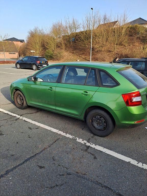 Gebraucht Skoda Rapid Ambition 90 PS (66 kW) 2016 Grün Kleinwagen