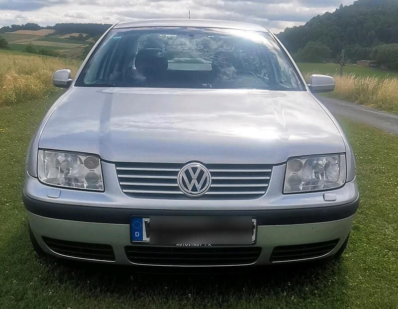 Silber Gebraucht 2004 VW Bora Limousine | 1.500 € (Fairer Preis) - Bild 1/4