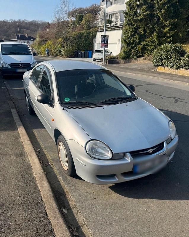 Second-hand Chrysler Neon 96 CP (70 kW) 2000 Argintiu Berlinǎ